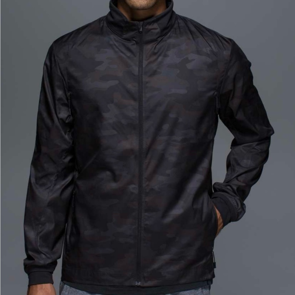 Lululemon Surge Jacket Lotus Camo Black/Black.Size L